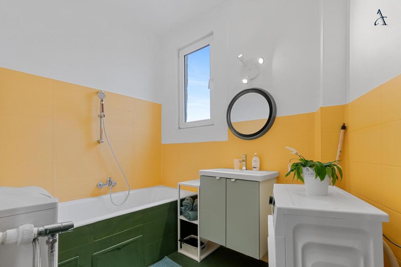 11 Apartments Bucharest Luaran gambar