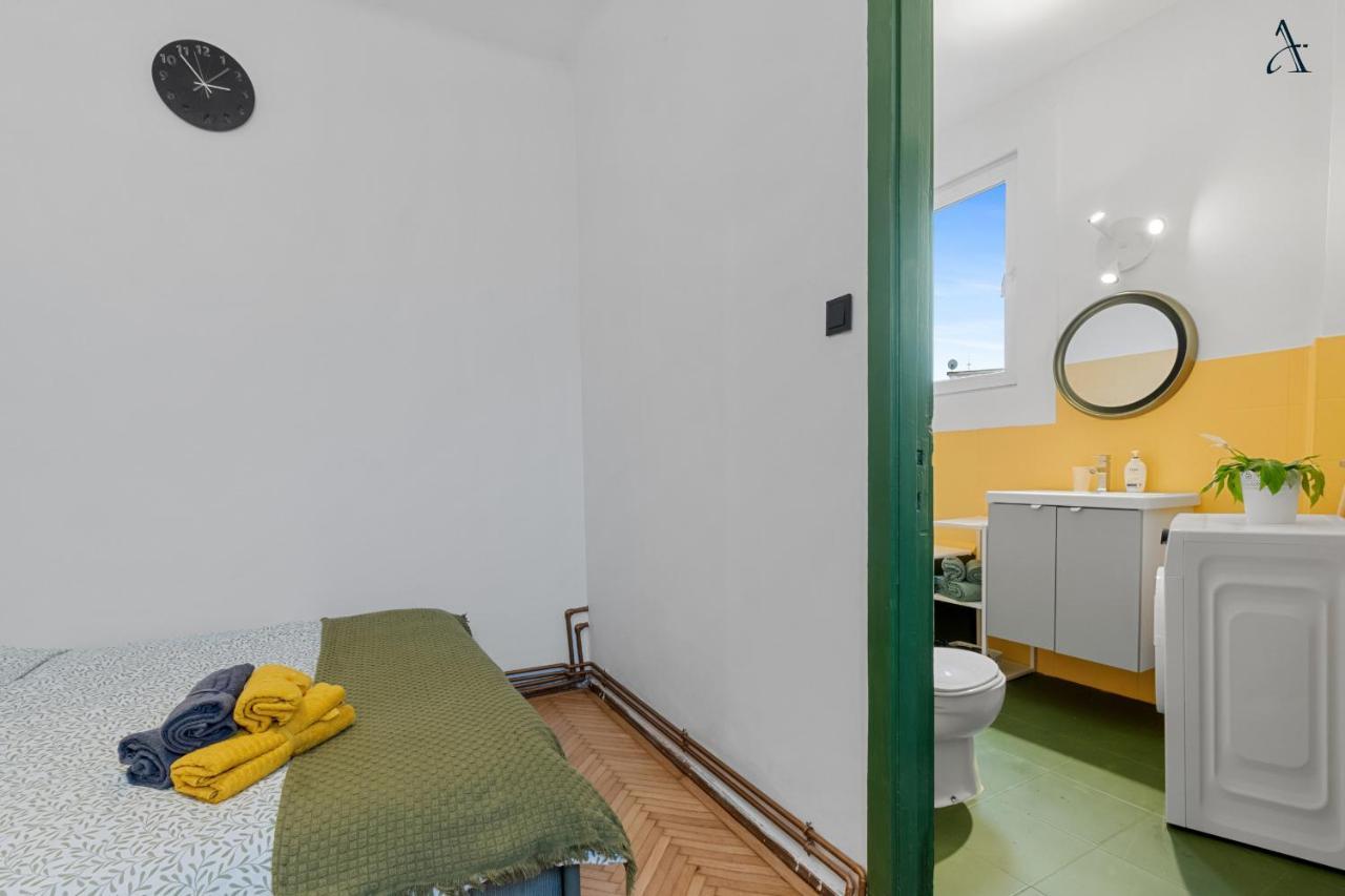 11 Apartments Bucharest Luaran gambar